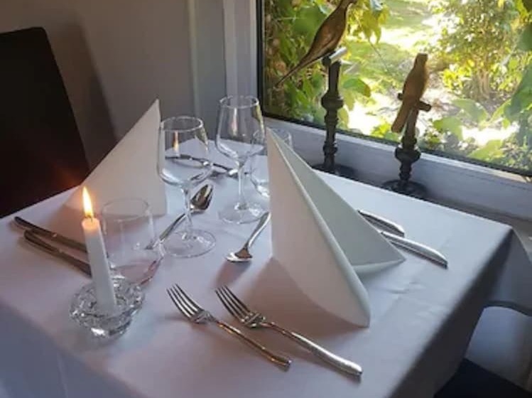 فندق The Originals City, Hôtel La Cour Carrée, Eu