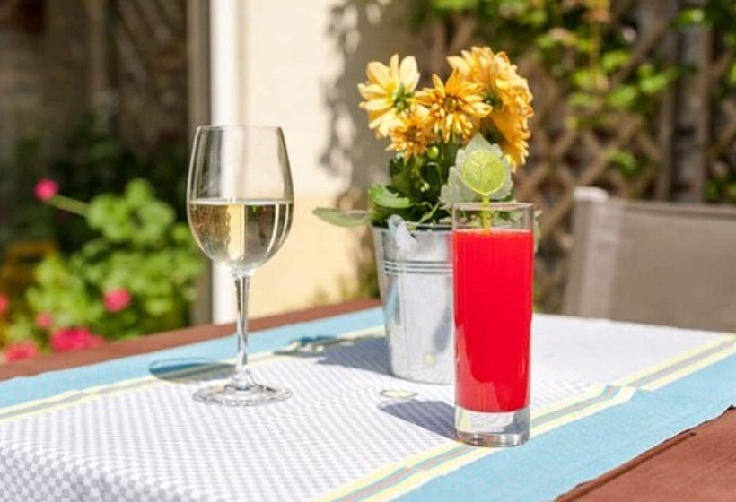 فندق The Originals City, Hôtel La Cour Carrée, Eu