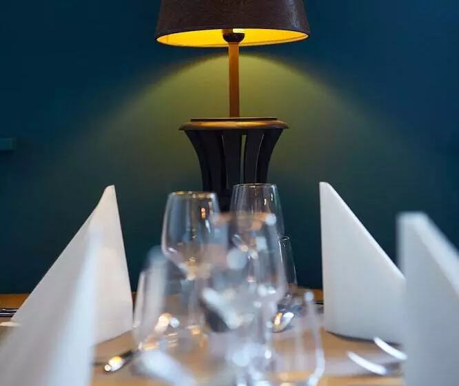 酒店 The Originals City, Hôtel La Cour Carrée, Eu