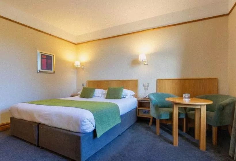 فندق Tullamore Court