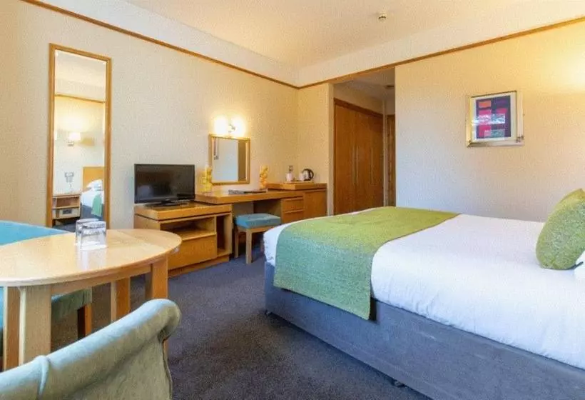 فندق Tullamore Court