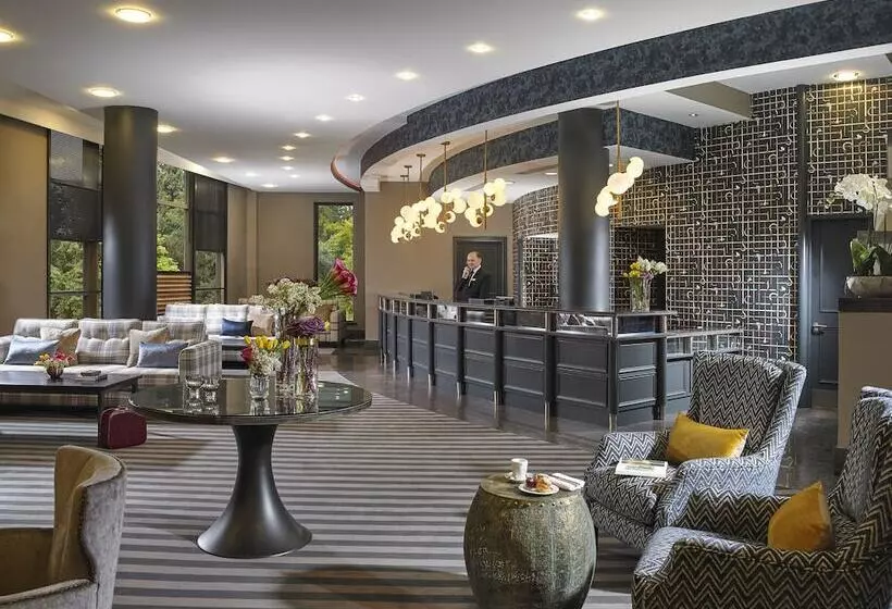 فندق Tullamore Court