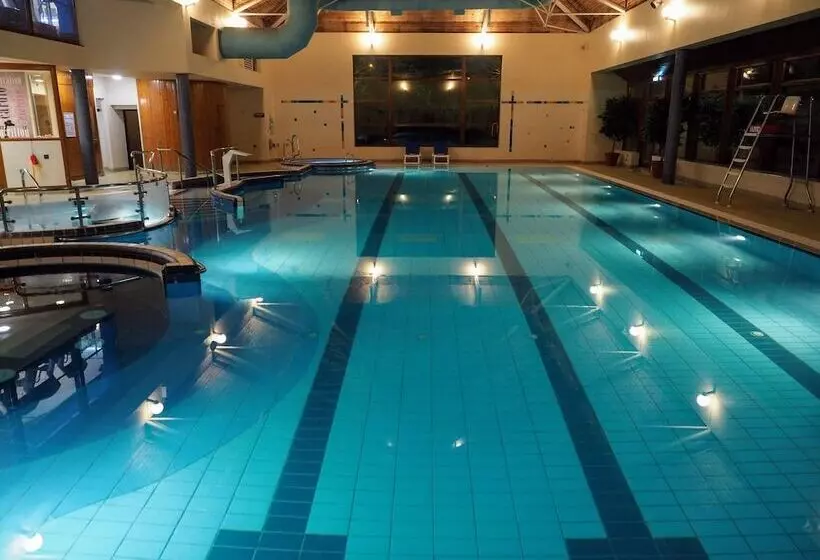فندق Tullamore Court