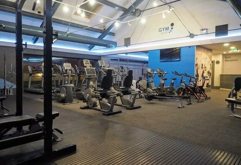 فندق Tullamore Court