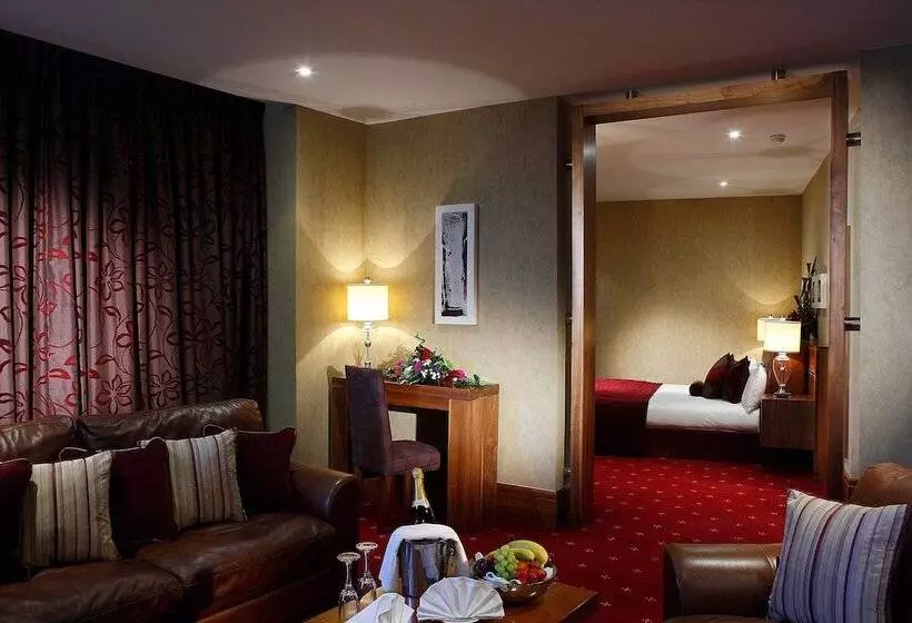 فندق Tullamore Court