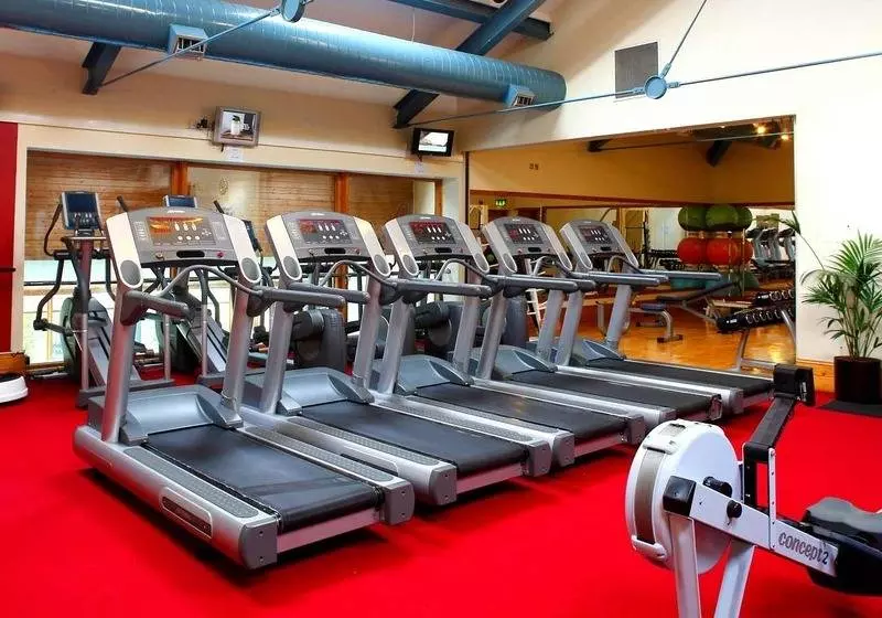 فندق Tullamore Court