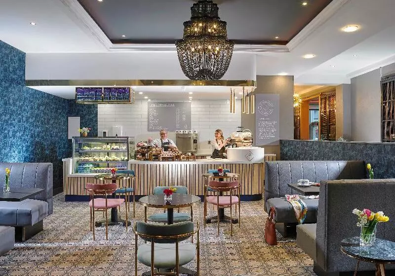 فندق Tullamore Court