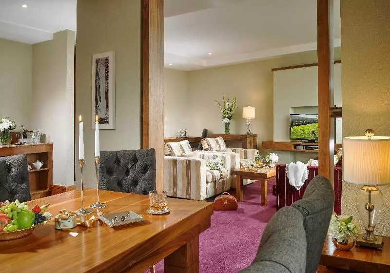 فندق Tullamore Court