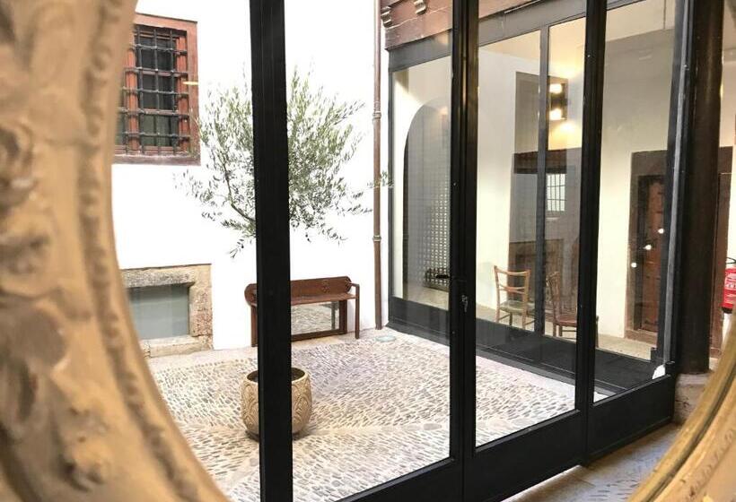 Quartier Leon Hostel Barrio Húmedo