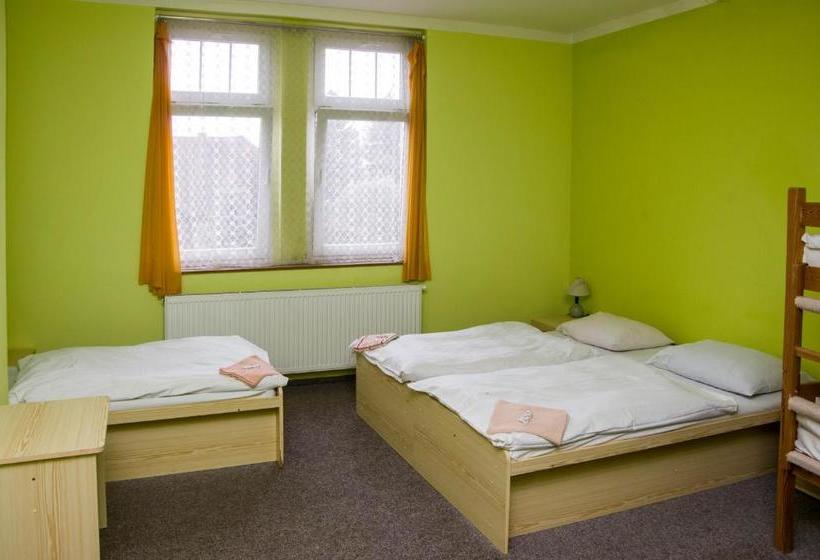 בית מלון כפרי Modrá Hvězda Sadská