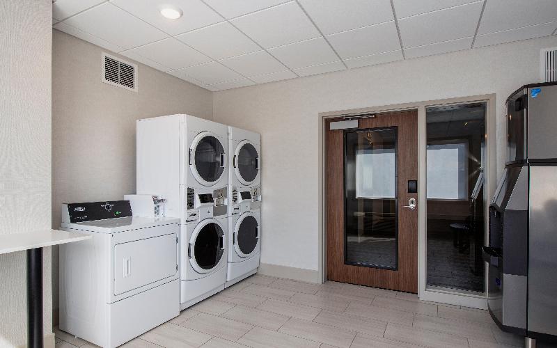 בית מלון כפרי Holiday Inn Express & Suites   Brandon, An Ihg