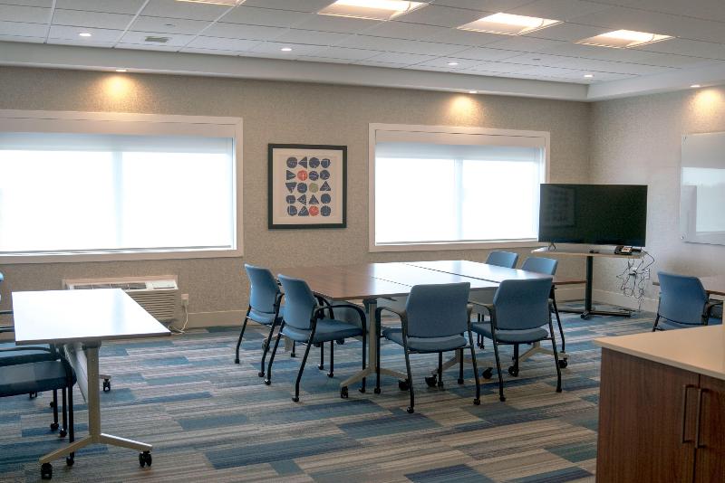 בית מלון כפרי Holiday Inn Express & Suites   Brandon, An Ihg