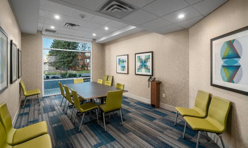 בית מלון כפרי Holiday Inn Express & Suites   Brandon, An Ihg