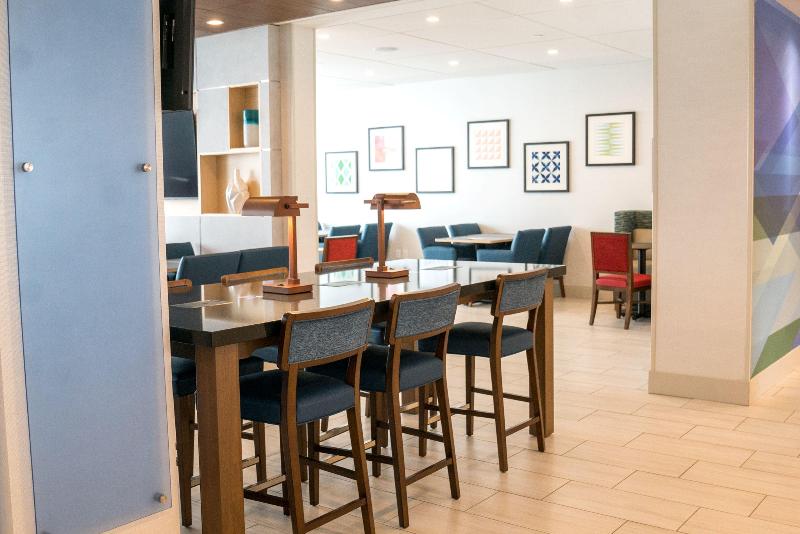 בית מלון כפרי Holiday Inn Express & Suites   Brandon, An Ihg