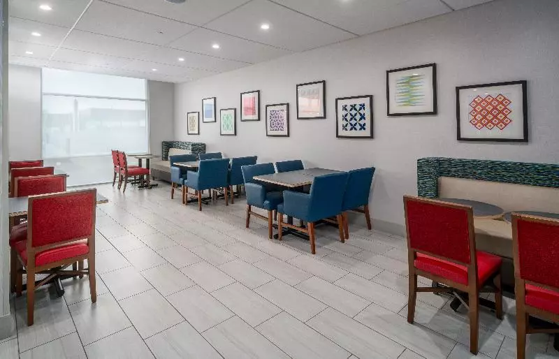 Hotelli Holiday Inn Express & Suites   Brandon, An Ihg