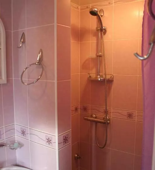 پانسیون Naiza Guesthouse And Apartments
