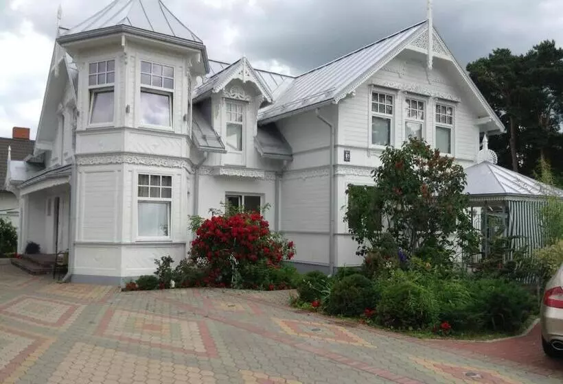 پانسیون Naiza Guesthouse And Apartments