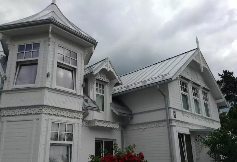 پانسیون Naiza Guesthouse And Apartments