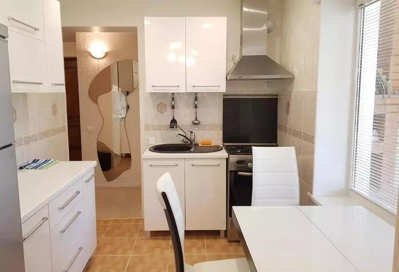 پانسیون Naiza Guesthouse And Apartments