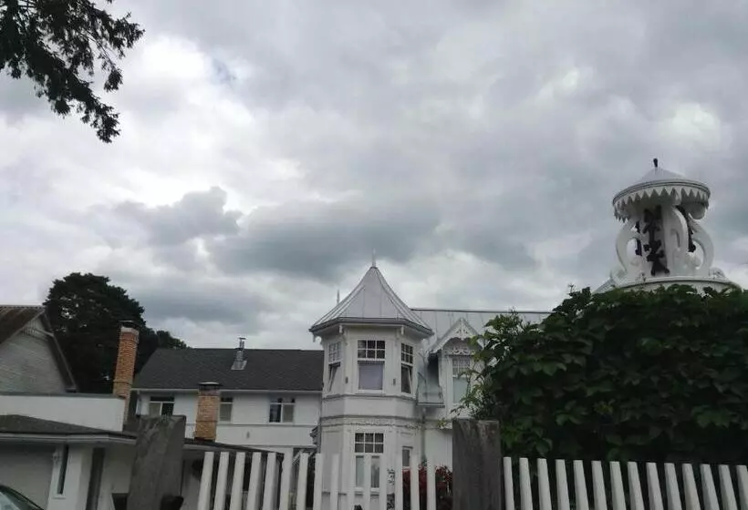 پانسیون Naiza Guesthouse And Apartments