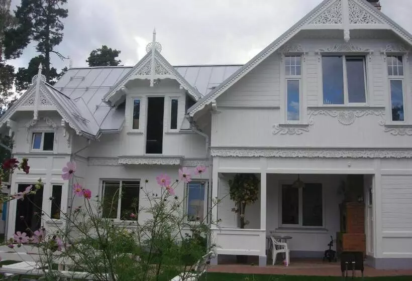 پانسیون Naiza Guesthouse And Apartments