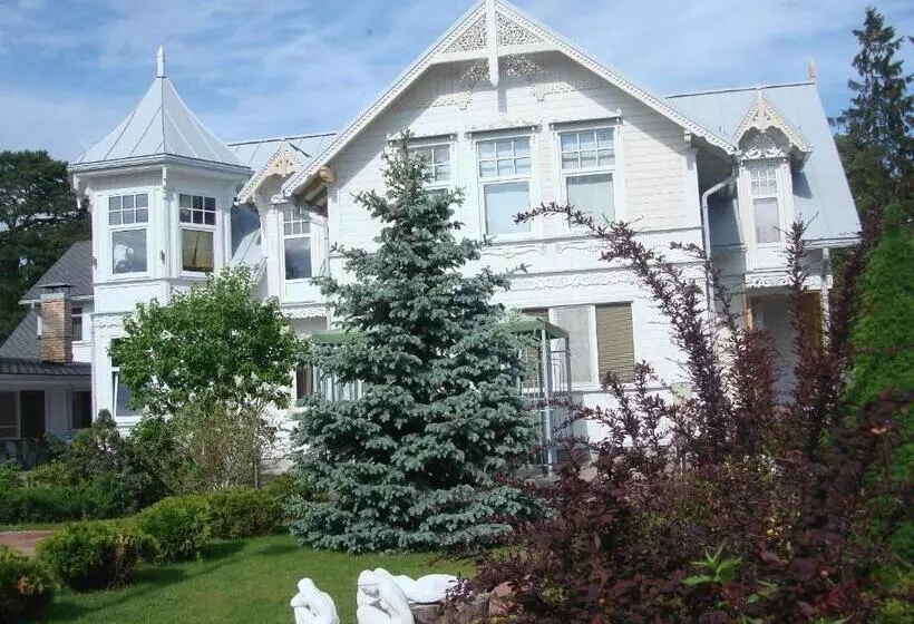 پانسیون Naiza Guesthouse And Apartments