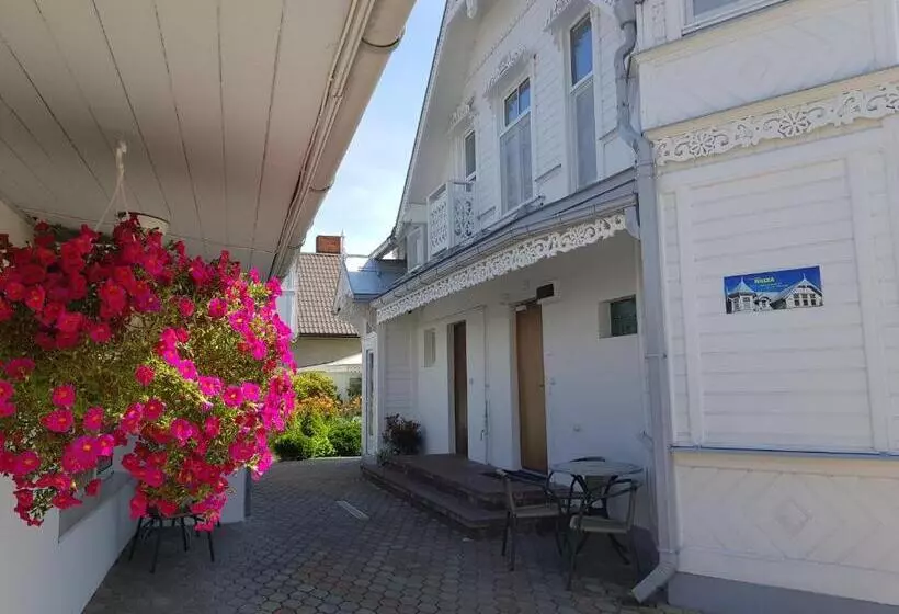 پانسیون Naiza Guesthouse And Apartments