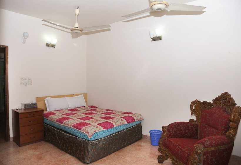 پانسیون Maya Service Apt