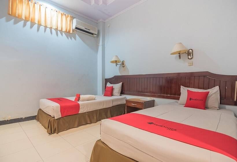 بنسيون Reddoorz Syariah @ Grand Taufiq Tarakan