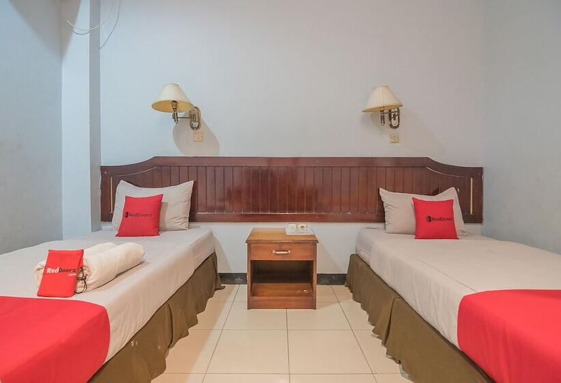 بنسيون Reddoorz Syariah @ Grand Taufiq Tarakan