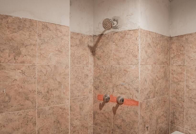 بنسيون Reddoorz Syariah @ Grand Taufiq Tarakan