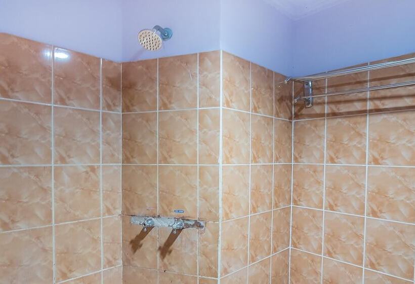 بنسيون Reddoorz Syariah @ Grand Taufiq Tarakan