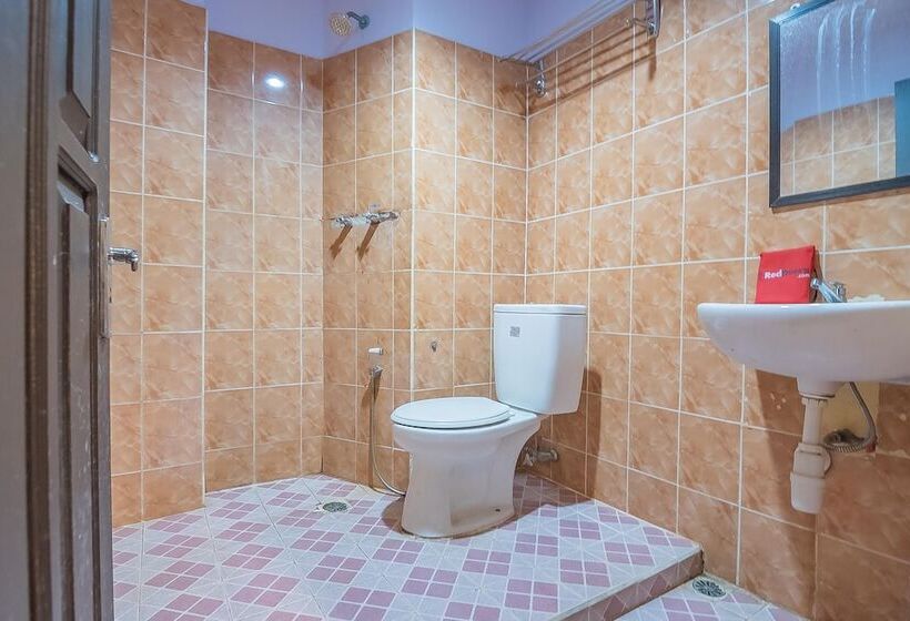 بنسيون Reddoorz Syariah @ Grand Taufiq Tarakan