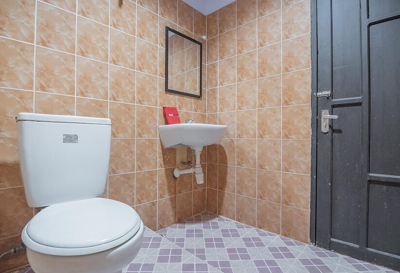 بنسيون Reddoorz Syariah @ Grand Taufiq Tarakan