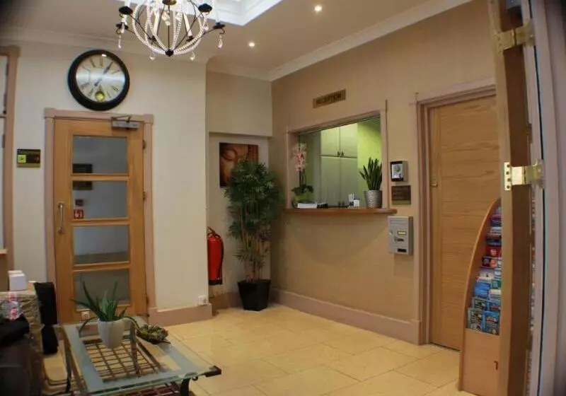 בית מלון כפרי Central