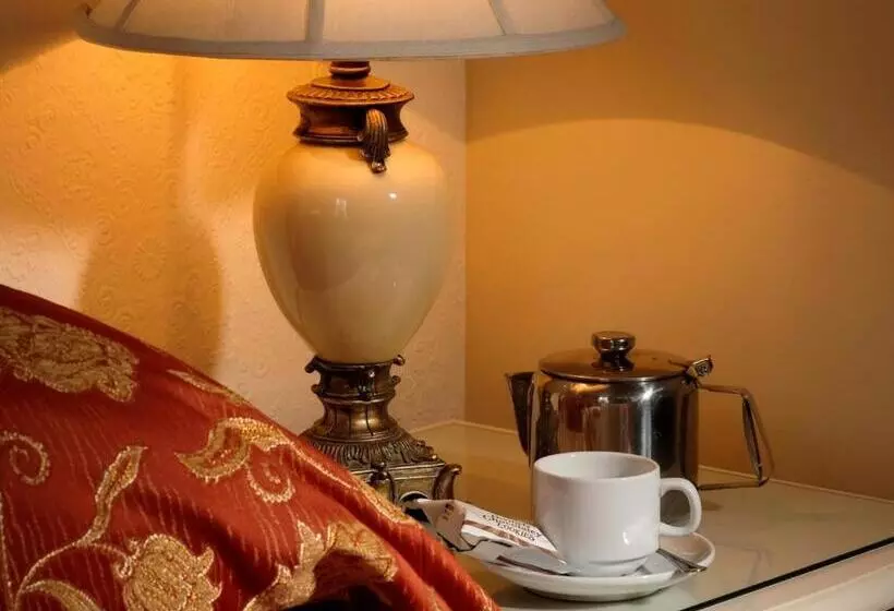 Отель Gaskell Arms