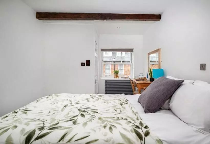 هتل Serenity Guest House