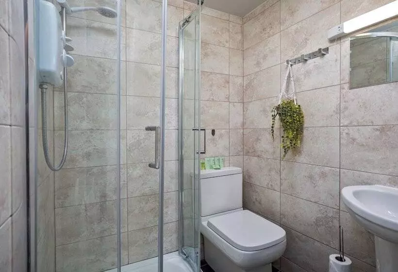 هتل Serenity Guest House