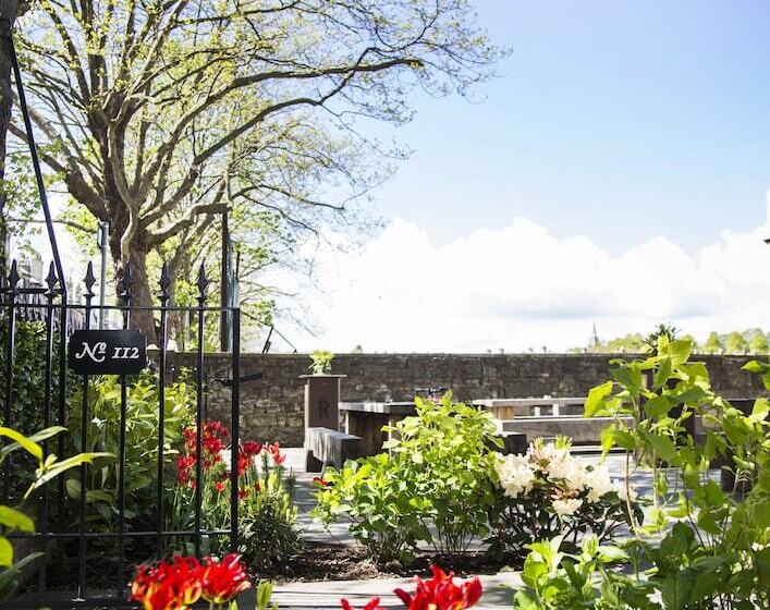 Отель The Raeburn