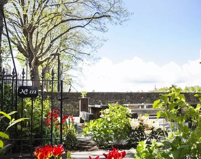 בית מלון כפרי The Raeburn