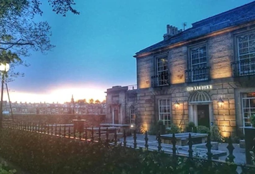 Отель The Raeburn