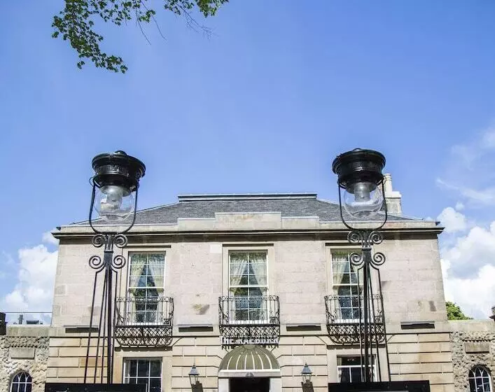 בית מלון כפרי The Raeburn