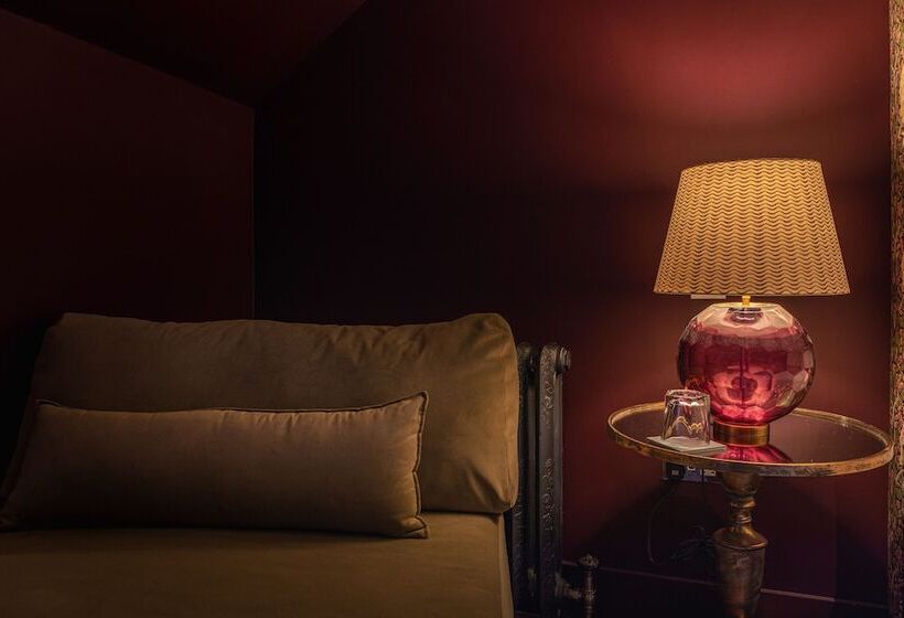 Отель The Raeburn