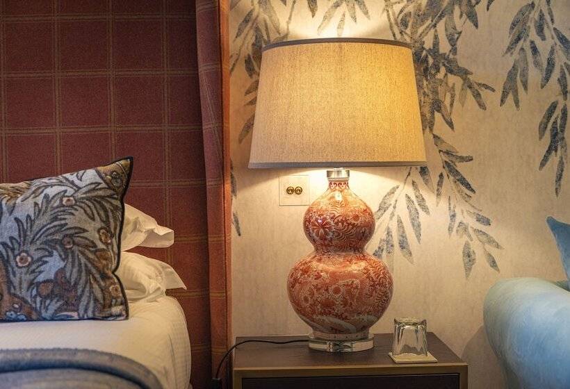 Отель The Raeburn