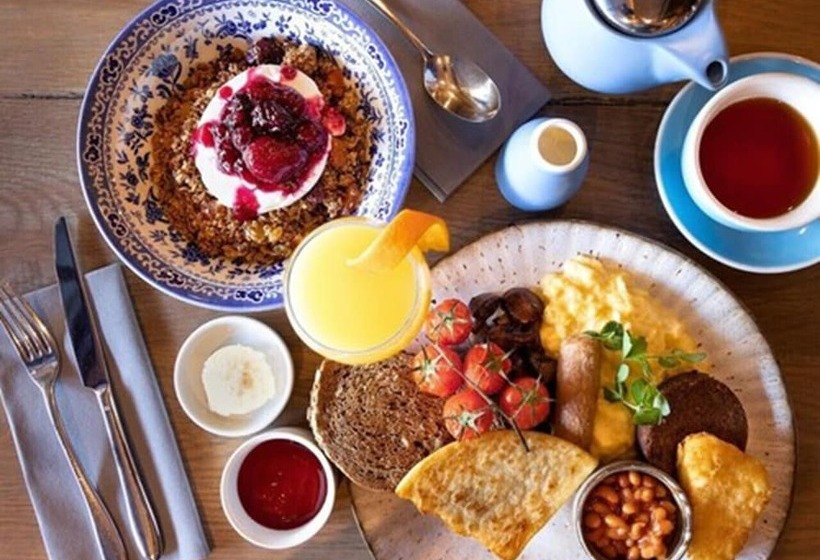 Отель The Raeburn