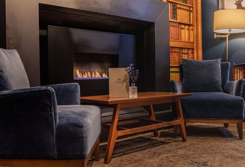 Отель The Raeburn