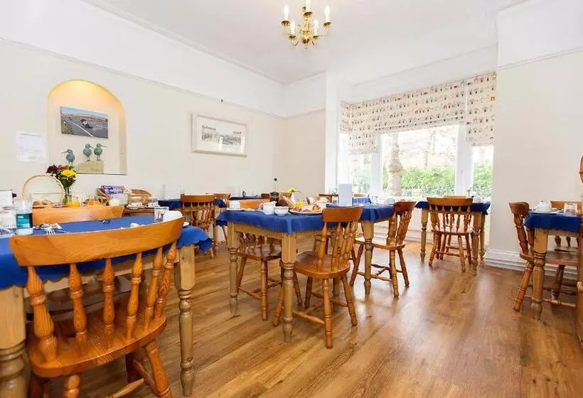 هتل The Rosscourt Adults Only