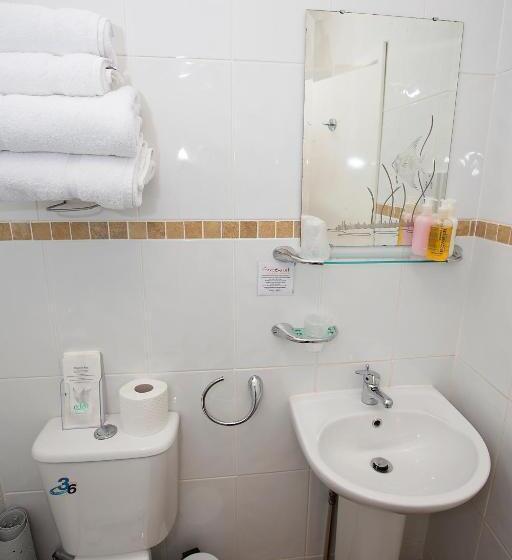 בית מלון כפרי The Rosscourt Adults Only