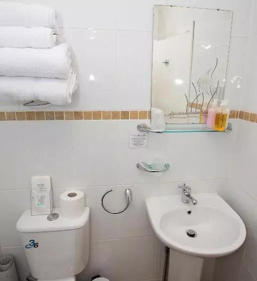 هتل The Rosscourt Adults Only