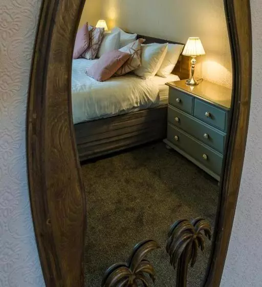 هتل The Rosscourt Adults Only